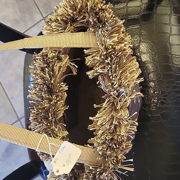 Cute bucket bag in periwinkle & beige. Edged in 2" fringe - Picture 2 of 7